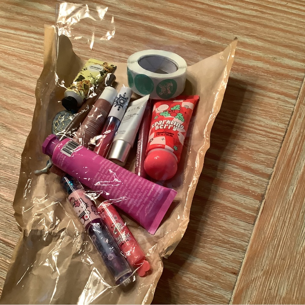 Mystery sparking  Berry Pink Hand Cream Collection - Assorted Lip & Skin Care